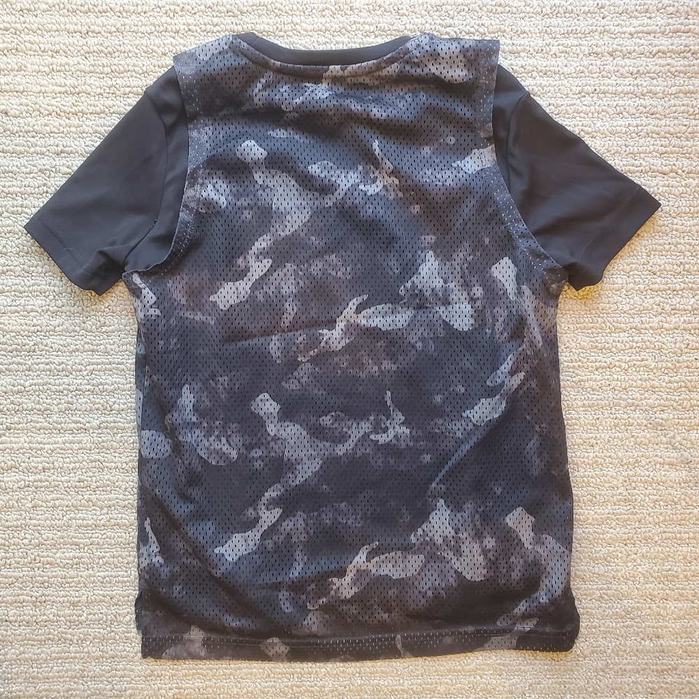 Old Navy active boys layered tee, size 6-7